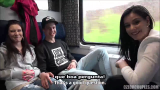 rolou troca de casal durante a viagem de trem – Porno Legendado – Porno Com Legenda