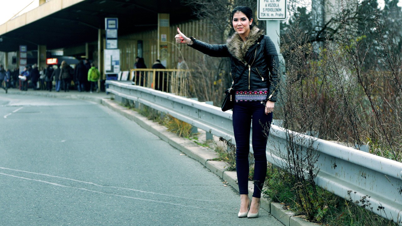 mulher mostrou seu corpo para pagar a carona, e no final ainda traiu seu namorado – Porno Legendado – Porno Com Legenda