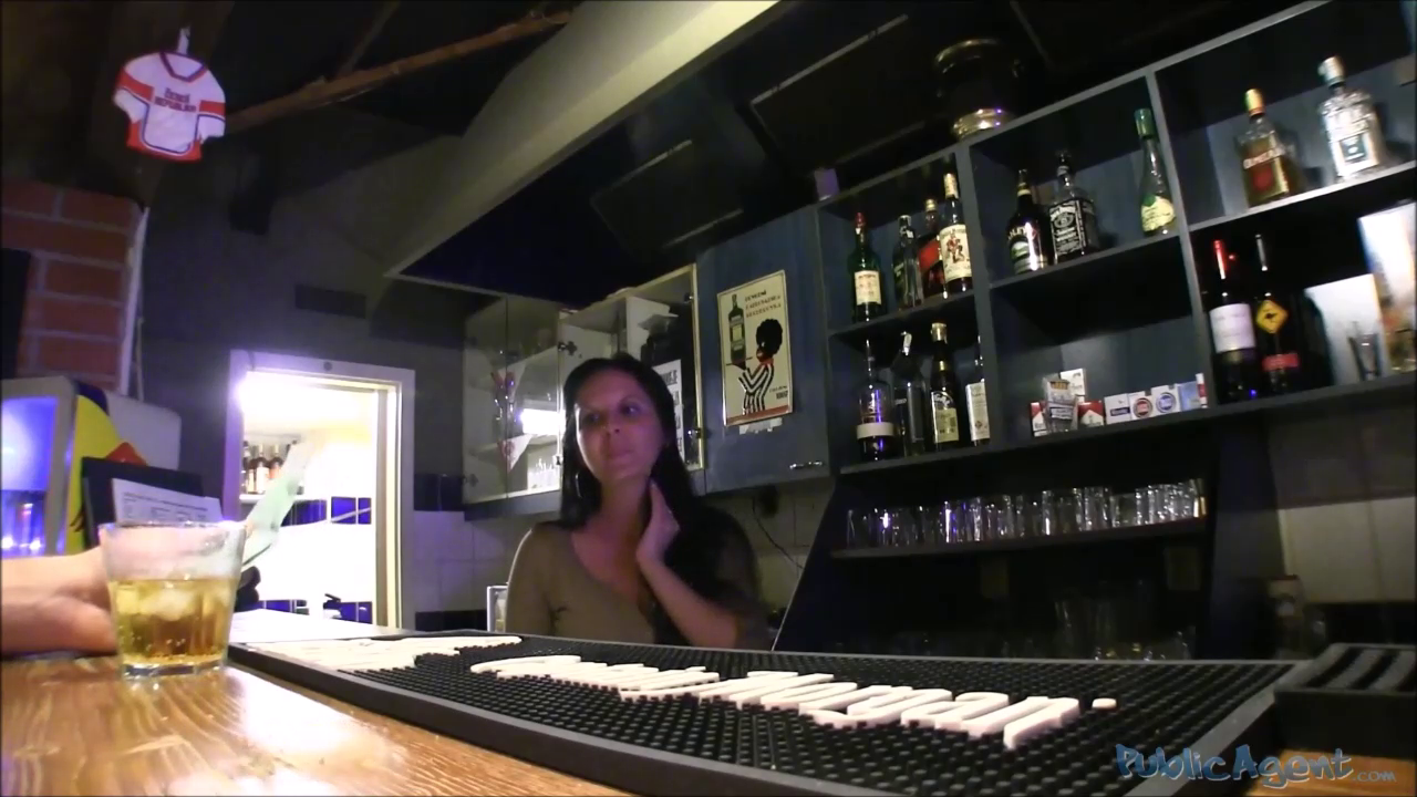 mulher fechou o bar que trabalhava para foder com o cliente – Porno Legendado – Porno Com Legenda
