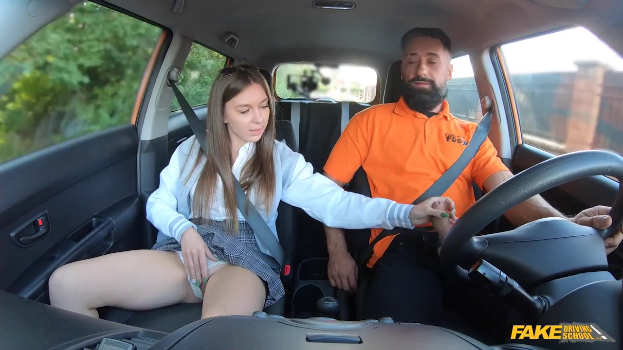 garota começou a se masturbar durante a aula de direção – Porno Legendado – Porno Com Legenda