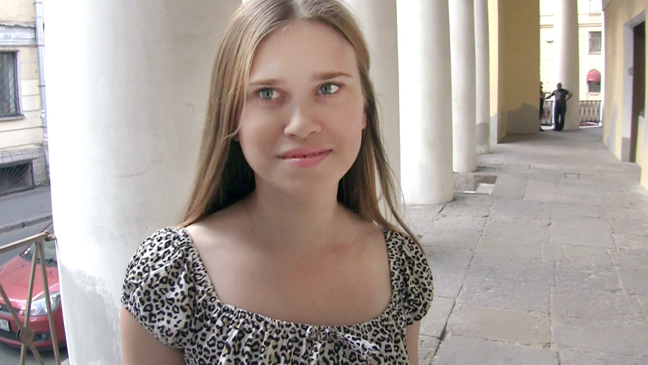 russa linda passou no teste do sofá – Porno Legendado – Porno Com Legenda